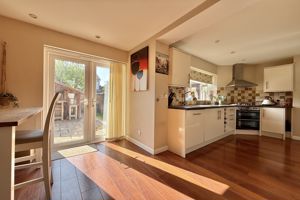 Kitchen/Breakfast Room- click for photo gallery
